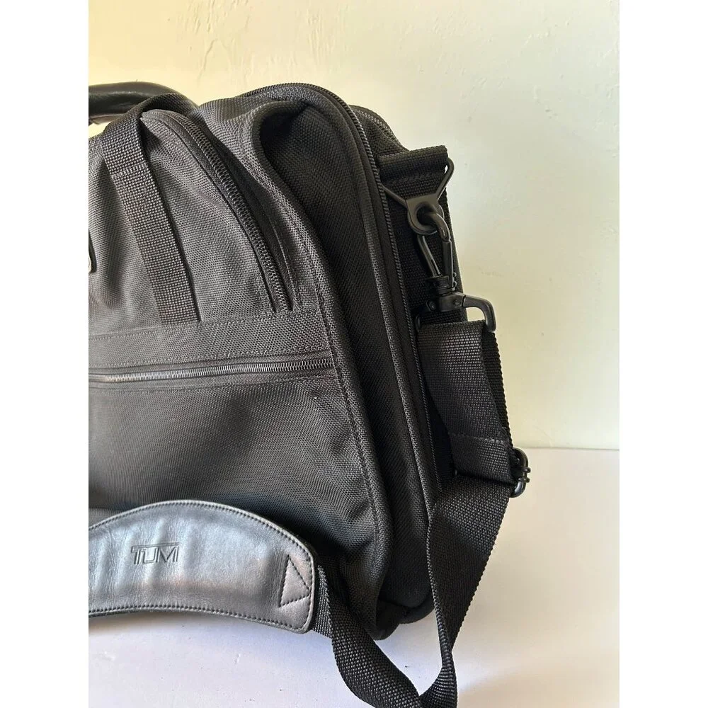 Tumi Alpha 2 Expandable Laptop Briefcase Black Nylon With Shoulder Strap